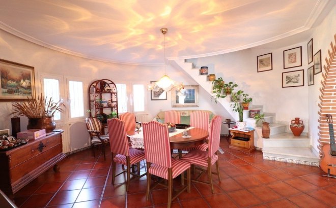 Resale - Villa -
Torrevieja - Costa Blanca