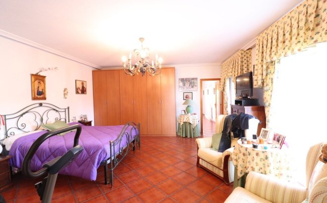 Resale - Villa -
Torrevieja - Costa Blanca