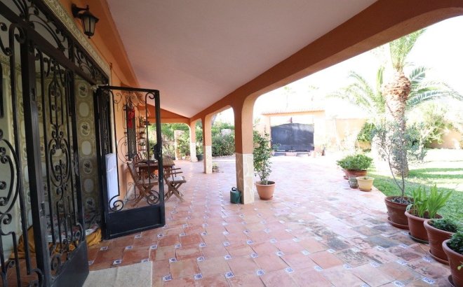 Resale - Villa -
Torrevieja - Costa Blanca