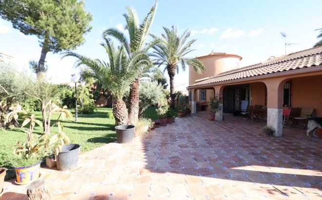 Resale - Villa -
Torrevieja - Costa Blanca
