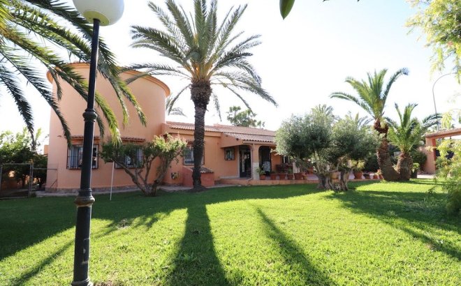 Resale - Villa -
Torrevieja - Costa Blanca