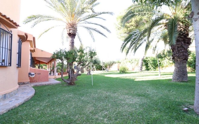 Resale - Villa -
Torrevieja - Costa Blanca