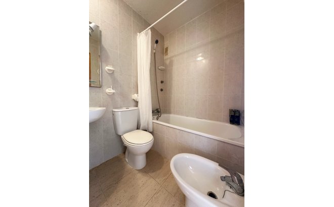 Resale - Bungalow -
San Miguel de Salinas - Inland