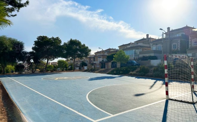 Resale - Bungalow -
San Miguel de Salinas - Inland