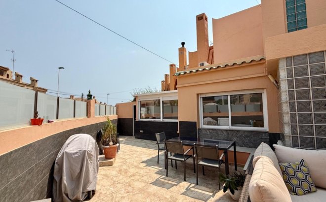 Resale - Villa -
Torrevieja - Los Frutales