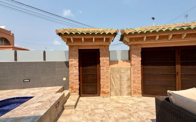 Resale - Villa -
Torrevieja - Los Frutales