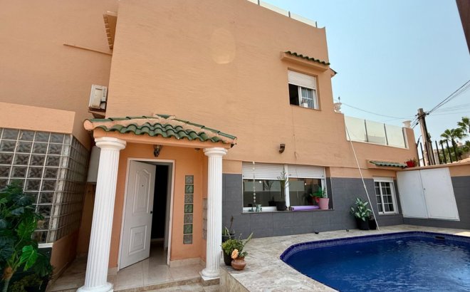 Resale - Villa -
Torrevieja - Los Frutales
