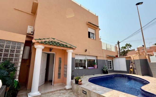 Resale - Villa -
Torrevieja - Los Frutales