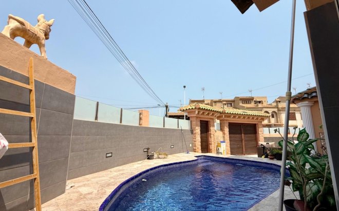 Resale - Villa -
Torrevieja - Los Frutales