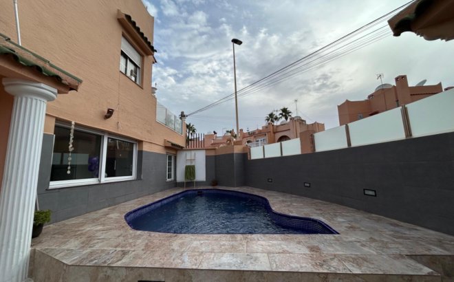 Resale - Villa -
Torrevieja - Los Frutales
