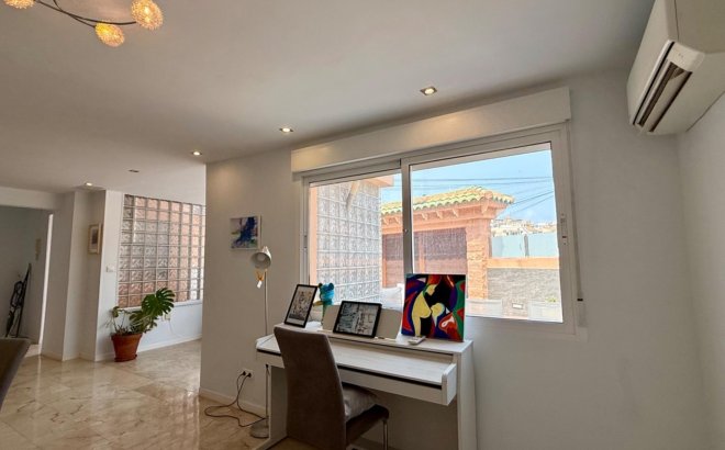 Resale - Villa -
Torrevieja - Los Frutales