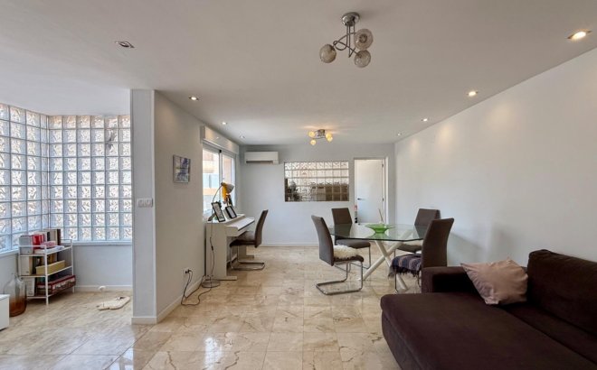 Resale - Villa -
Torrevieja - Los Frutales