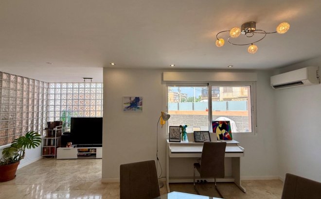 Resale - Villa -
Torrevieja - Los Frutales