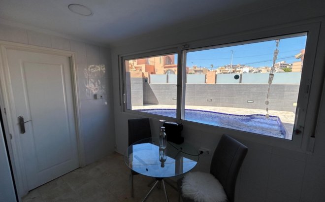 Resale - Villa -
Torrevieja - Los Frutales