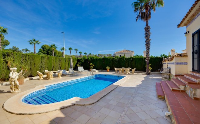 Resale - Villa -
Orihuela Costa - Costa Blanca