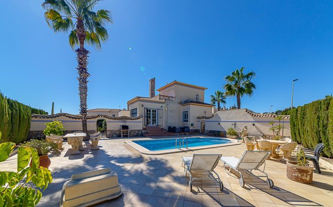 Resale - Villa -
Orihuela Costa - Costa Blanca