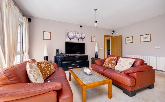 Resale - Villa -
Orihuela Costa - Costa Blanca