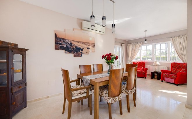 Resale - Villa -
Orihuela Costa - Costa Blanca