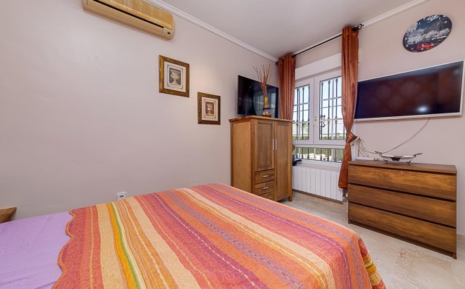 Resale - Villa -
Orihuela Costa - Costa Blanca