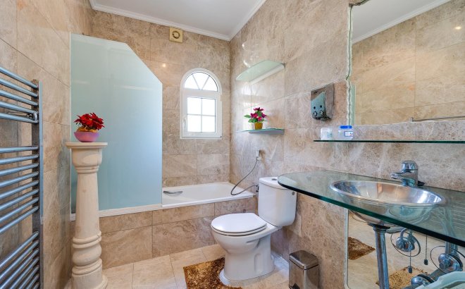 Resale - Villa -
Orihuela Costa - Costa Blanca