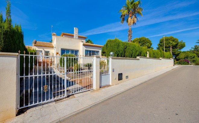 Resale - Villa -
Orihuela Costa - Costa Blanca
