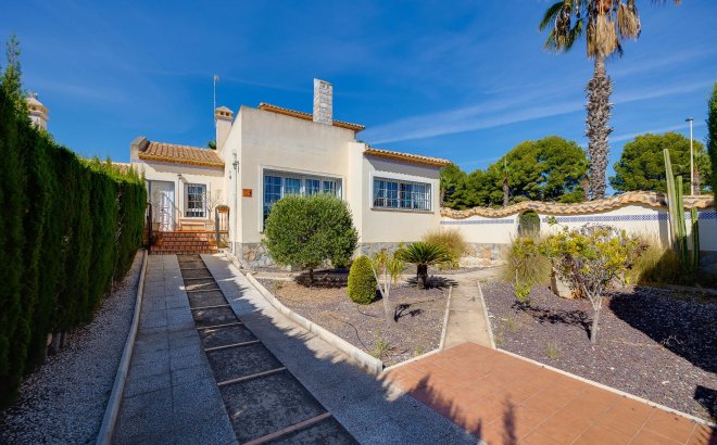 Resale - Villa -
Orihuela Costa - Costa Blanca