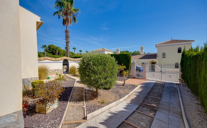 Resale - Villa -
Orihuela Costa - Costa Blanca