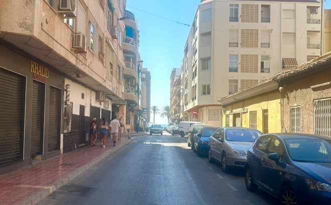 Resale - Apartment -
Torrevieja - Paseo Maritimo