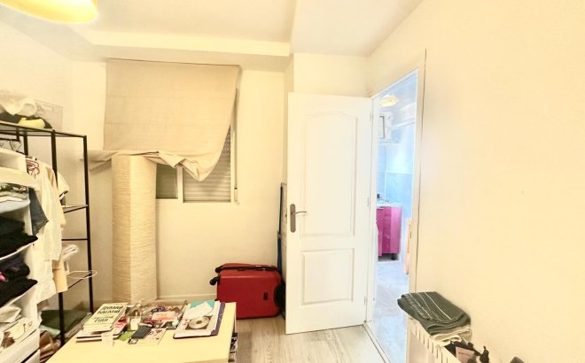 Resale - Apartment -
Torrevieja - Paseo Maritimo