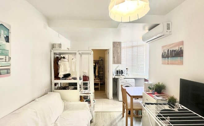 Resale - Apartment -
Torrevieja - Paseo Maritimo