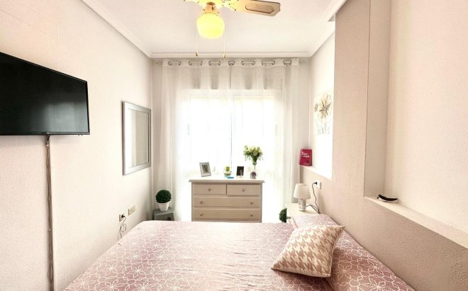 Resale - Apartment -
Torrevieja - Playa del Cura