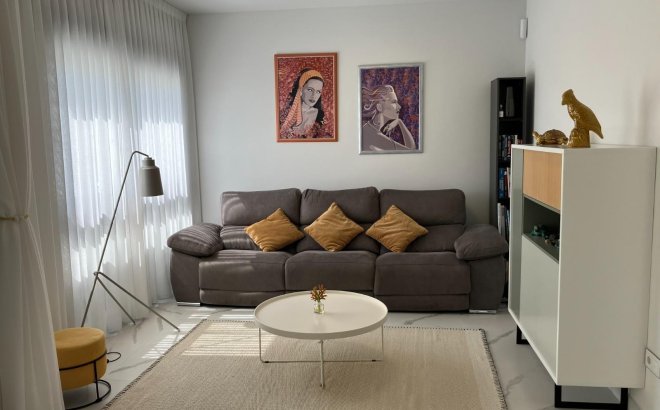 Resale - Bungalow -
San Miguel de Salinas - Las Colinas