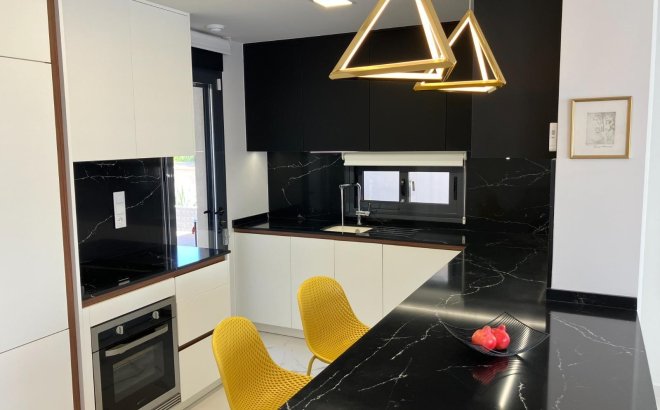 Resale - Bungalow -
San Miguel de Salinas - Las Colinas