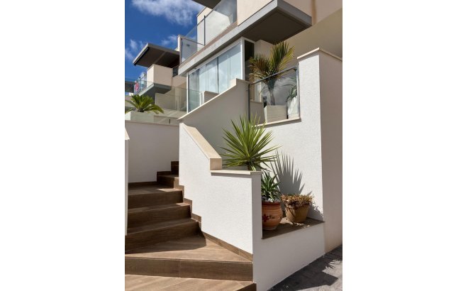 Resale - Bungalow -
San Miguel de Salinas - Las Colinas