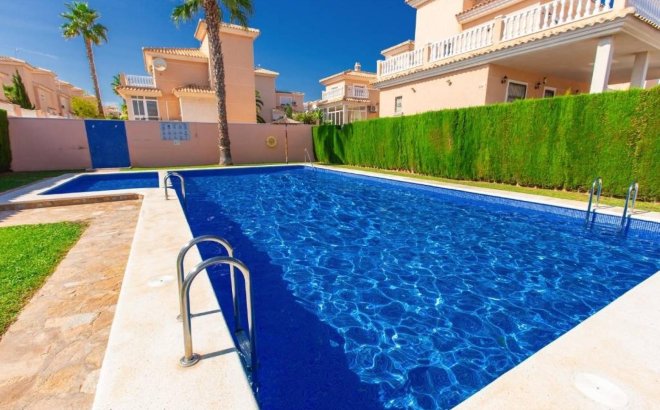 Herverkoop - Town House -
Los Altos - Costa Blanca