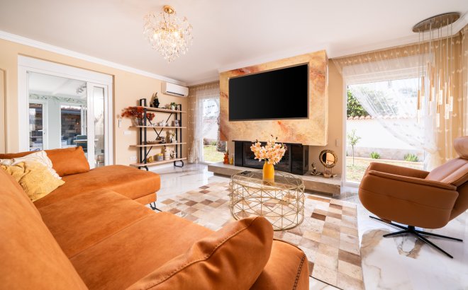 Resale - Villa -
Torrevieja - Costa Blanca