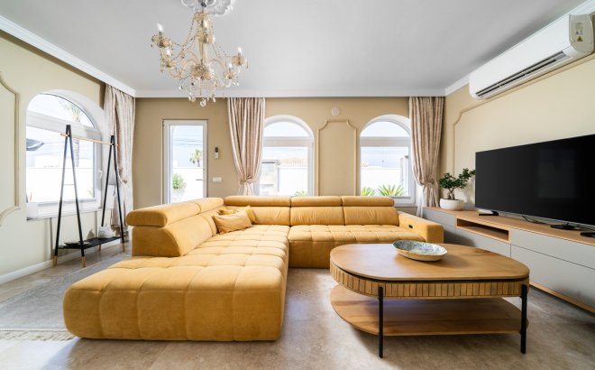 Resale - Villa -
Torrevieja - Costa Blanca