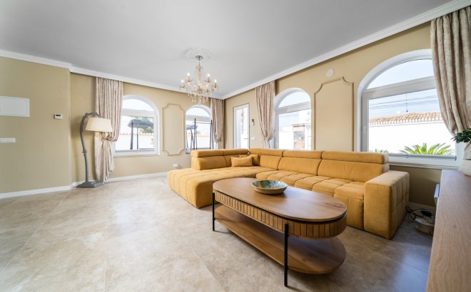 Resale - Villa -
Torrevieja - Costa Blanca