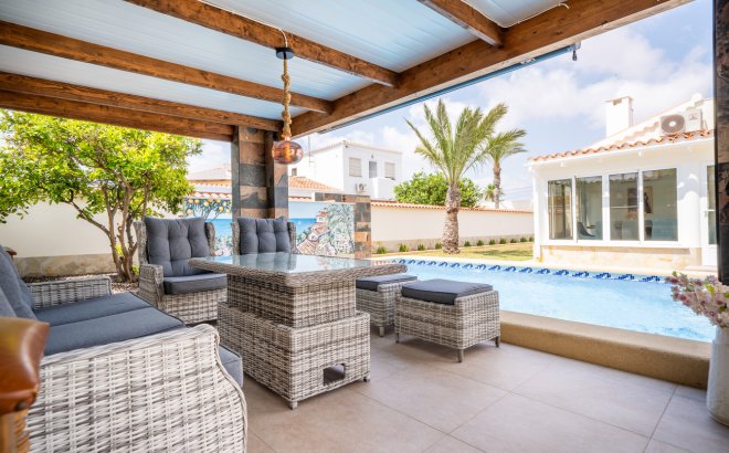 Resale - Villa -
Torrevieja - Costa Blanca