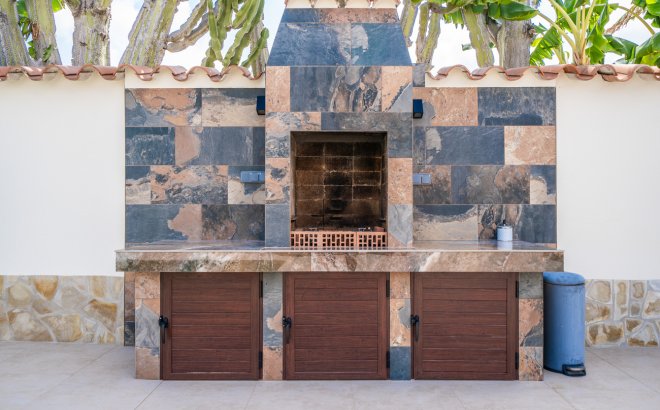 Resale - Villa -
Torrevieja - Costa Blanca