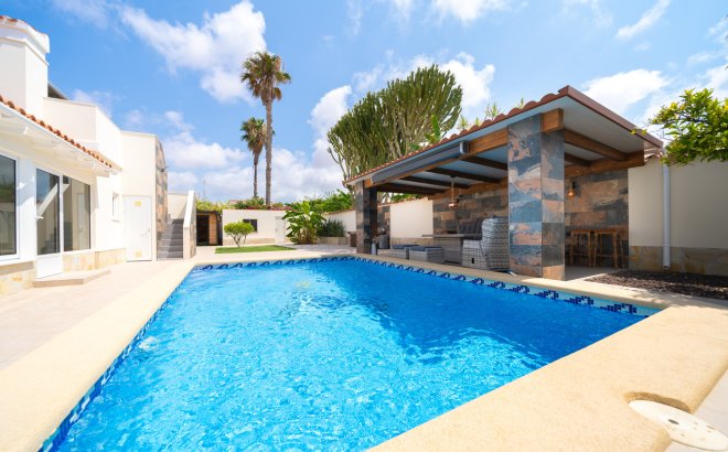 Resale - Villa -
Torrevieja - Costa Blanca