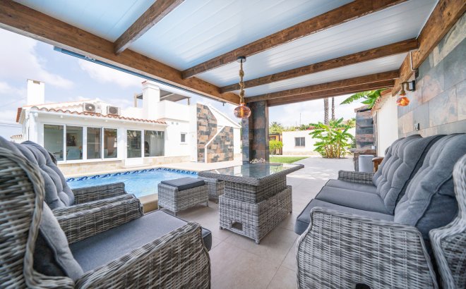Resale - Villa -
Torrevieja - Costa Blanca