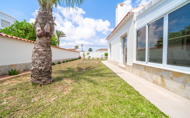 Resale - Villa -
Torrevieja - Costa Blanca