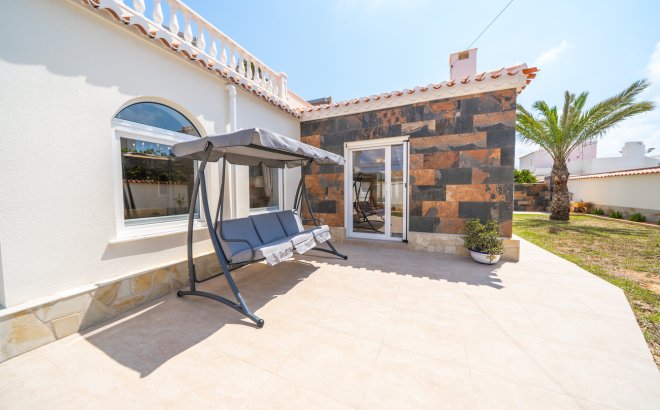 Resale - Villa -
Torrevieja - Costa Blanca