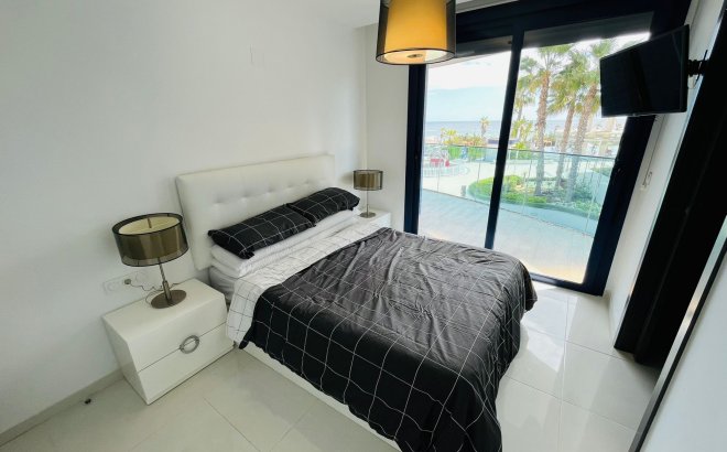 Revente - Appartement -
Punta Prima - Costa Blanca