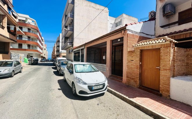 Resale - Villa -
Torrevieja - Costa Blanca