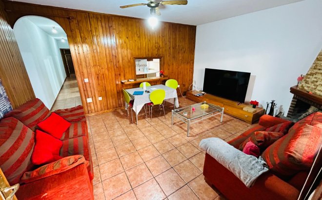 Resale - Villa -
Torrevieja - Costa Blanca