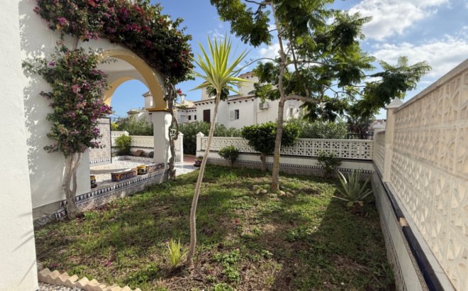 Resale - Dúplex -
San Miguel de Salinas - Inland