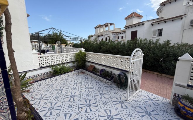 Resale - Dúplex -
San Miguel de Salinas - Inland