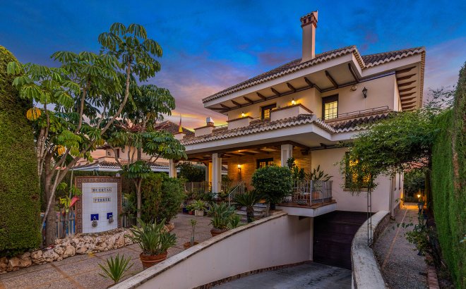 Resale - Villa -
Torrevieja - Costa Blanca